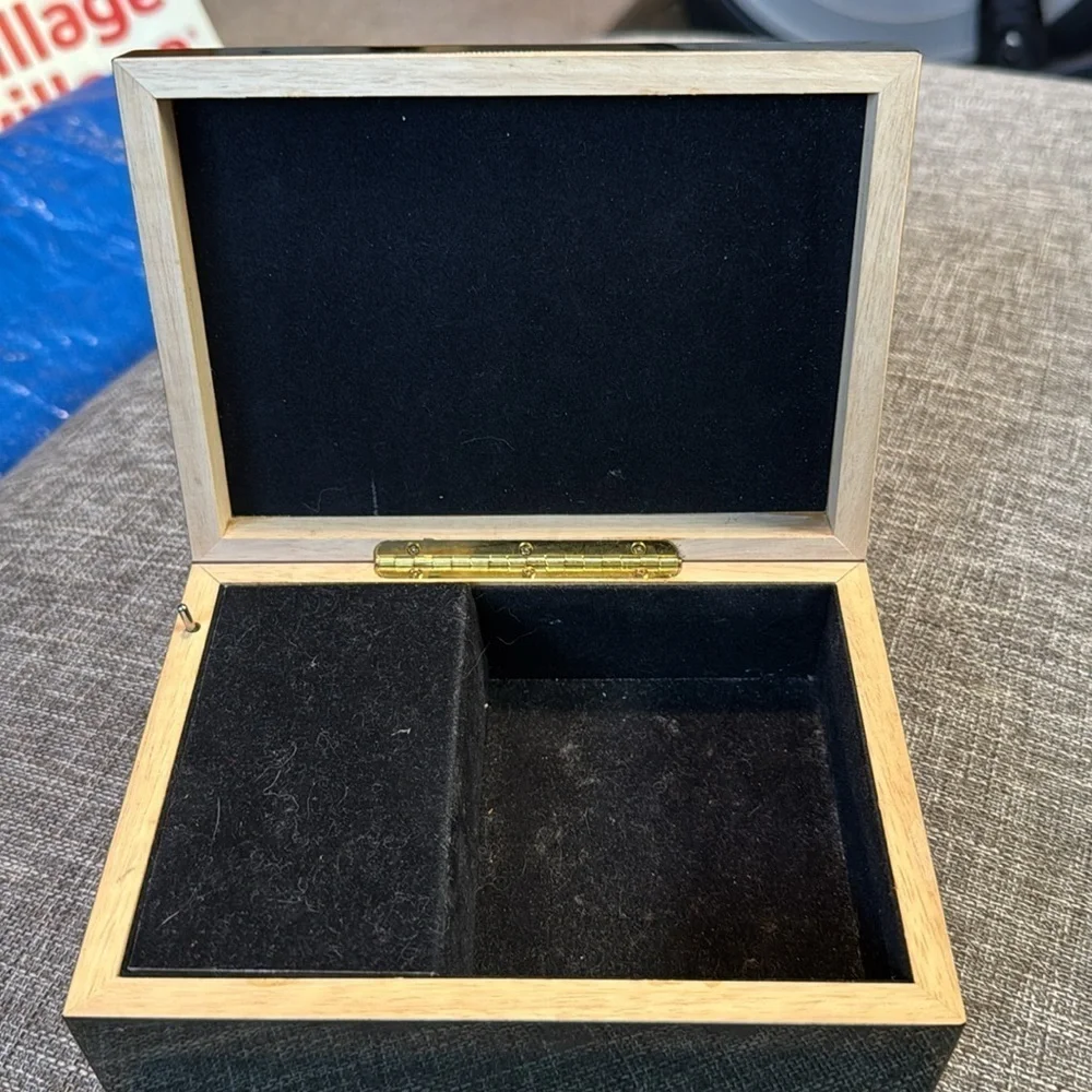 San Francisco Music Box Cherish The Thought A True Friend is A Special B…